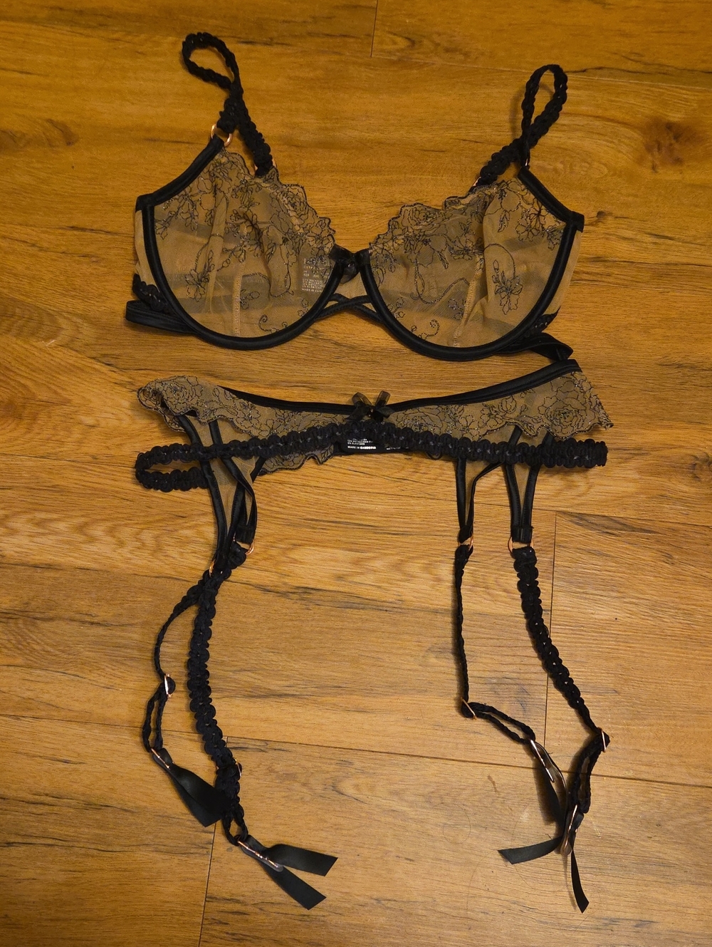 Lounge "Catherine" Underwire Bra & Garter Set